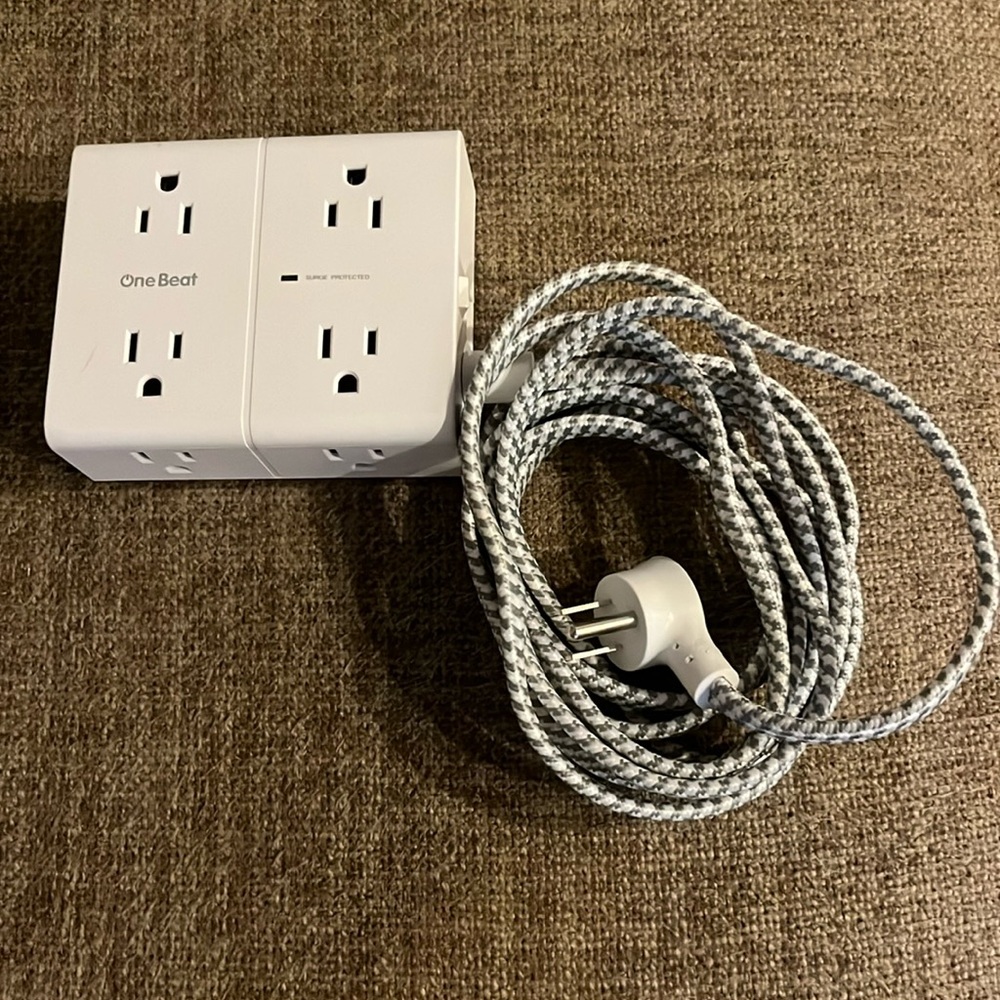 One Beat surge protector, USB